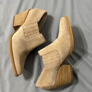 Sam Edelman Tan suede Ankle Booties size 6. New.